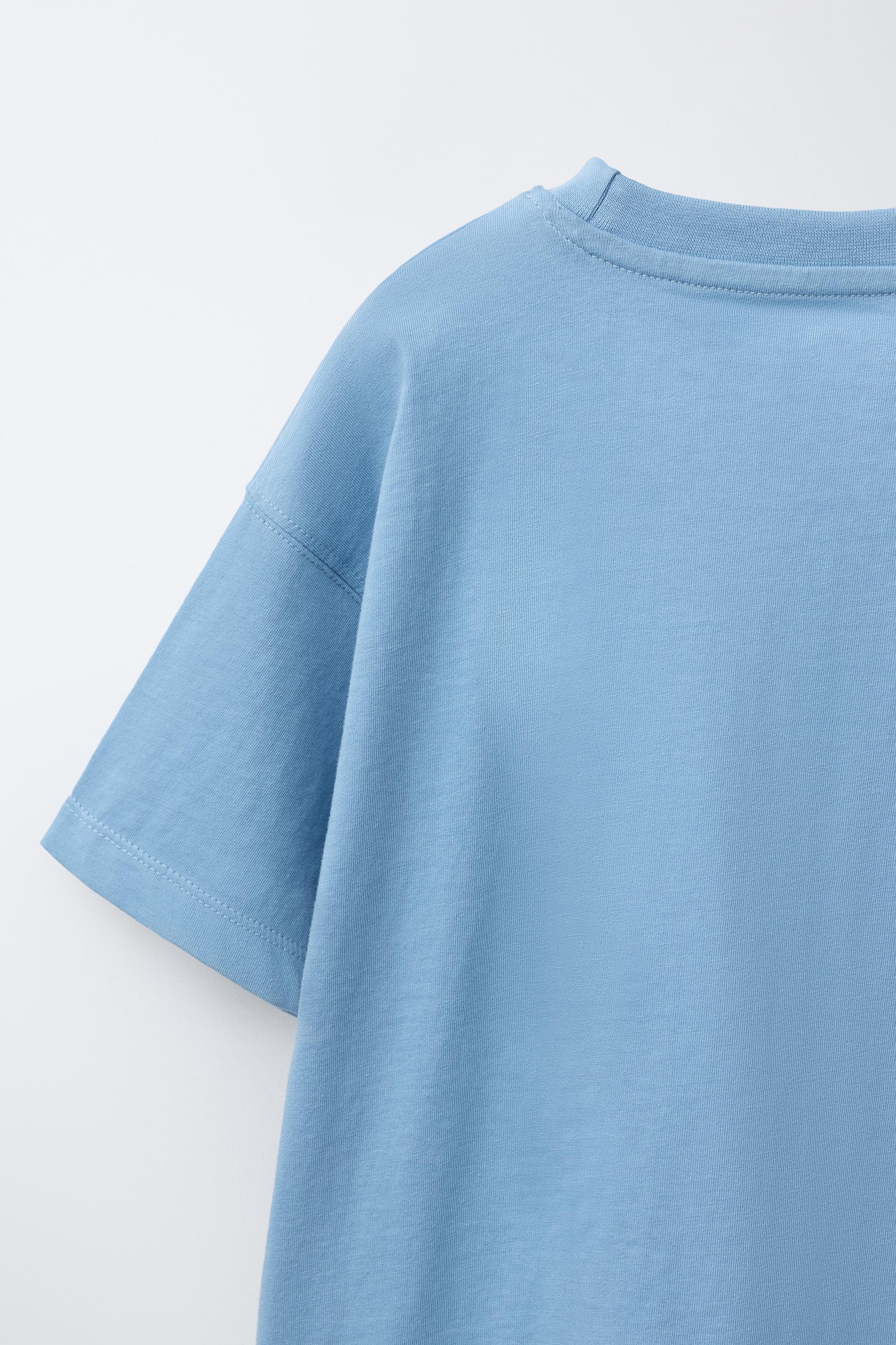 T-SHIRT À INSCRIPTION EN RELIEF